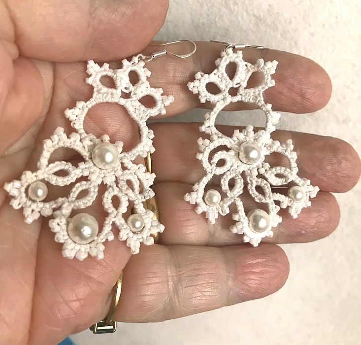 Colier si cercei lucrati manual in tehnica tatting (c 2 suveici mici)