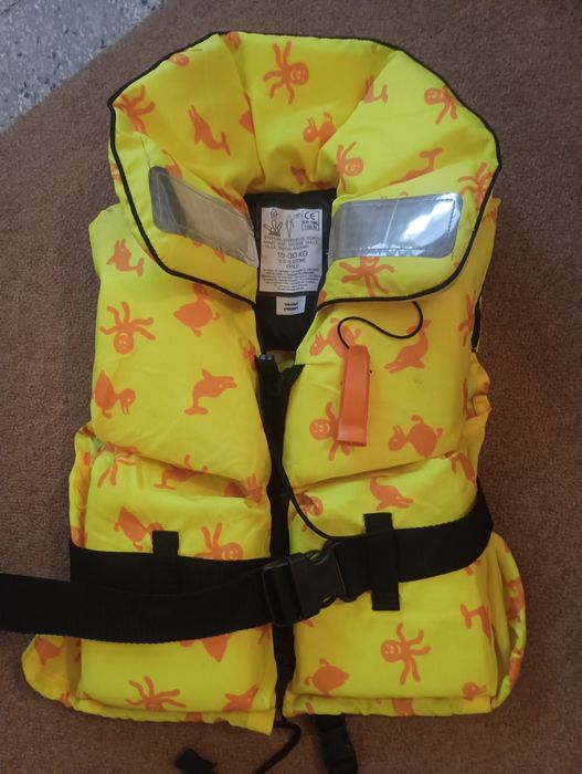 Спасителна жилетка 15/30кг.в отлично състояние цена .40лв.