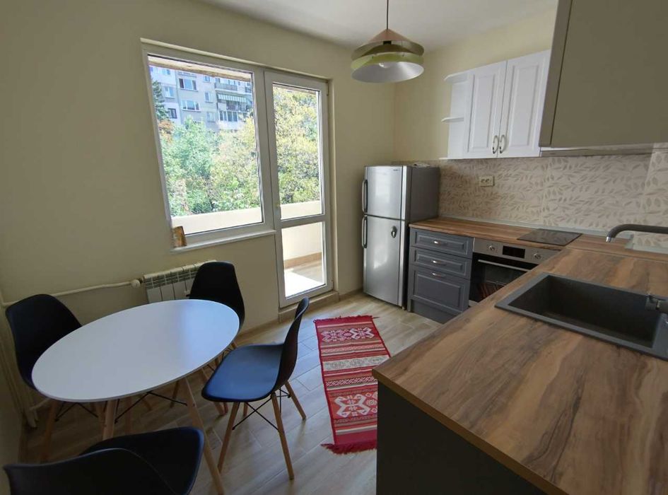 Дава се под наем Тристаен апартамент в София, Център - 80 кв.м за 790.5 € - Снимка #1