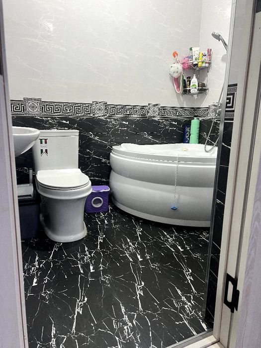 Uy sotiladi Index bozor yonida novastroyka