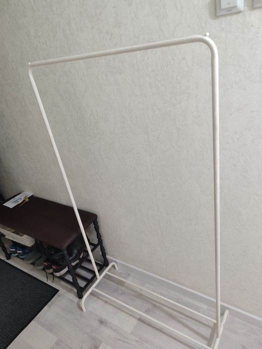 Напольная вешалка для одежды