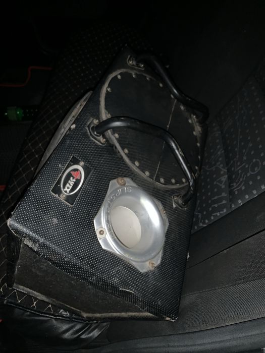 Продам сабвуфер с усилителем