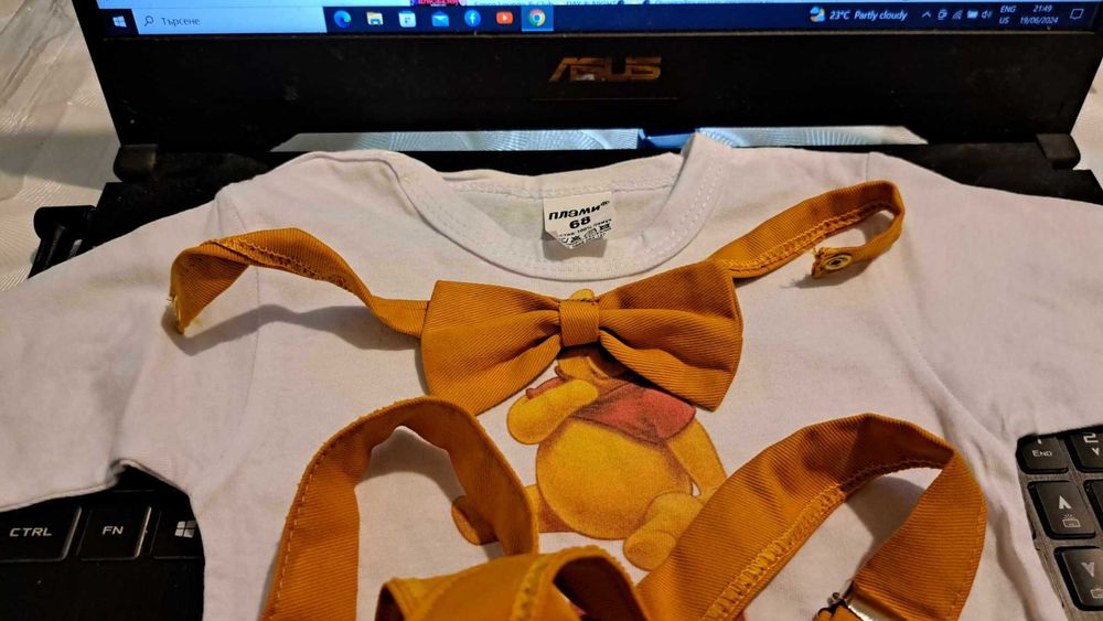 Боди и панталон с жартиери и папионка