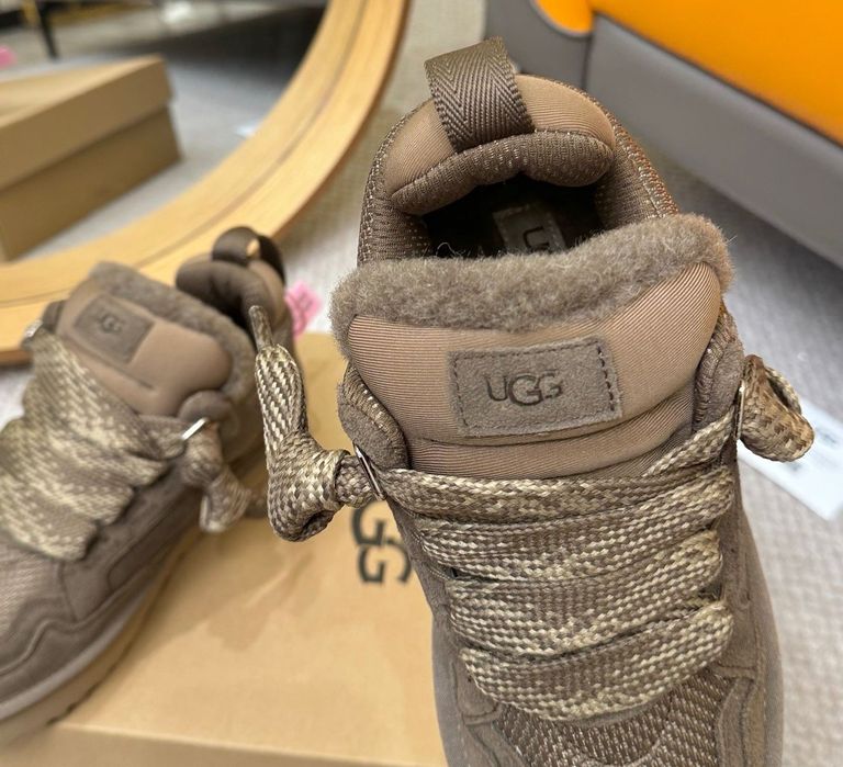 Продавам нов Ugg размер 37