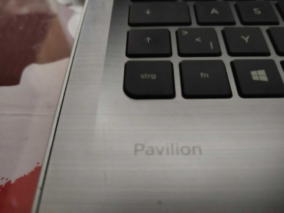 HP Pavilion laptop, tastatura cu probleme, in rest merge bine este complet,hard de 1 TB, 8gb ram