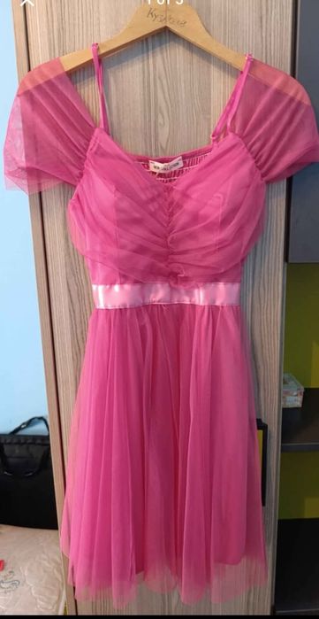 Продавам Нова рокля с тюл