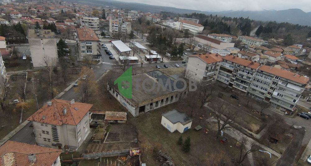 Продава се Магазин в Велики Преслав - 1100 кв.м за 128 €/кв.м - Снимка #4