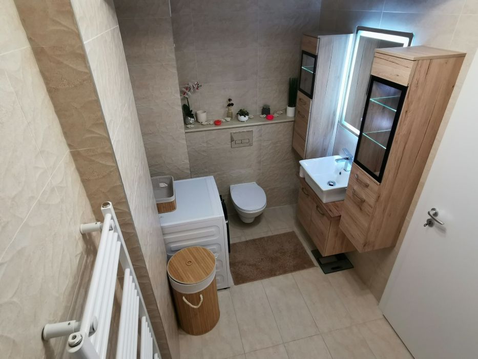Ofer apartament de închiriat