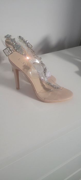 Sandale noi cu barete transparente