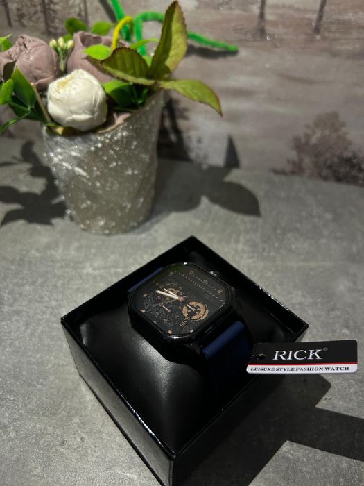 Продам Часы новые