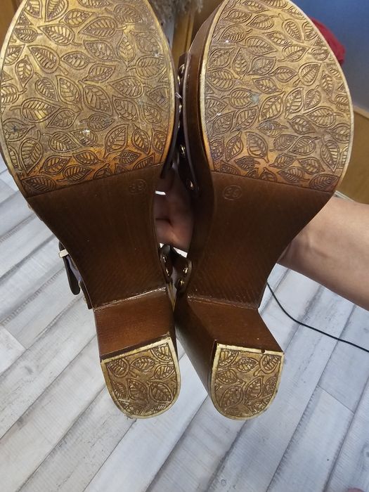 Sandale cu platforma