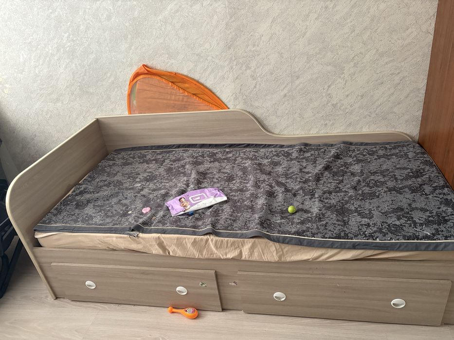 Продам кровать детскую