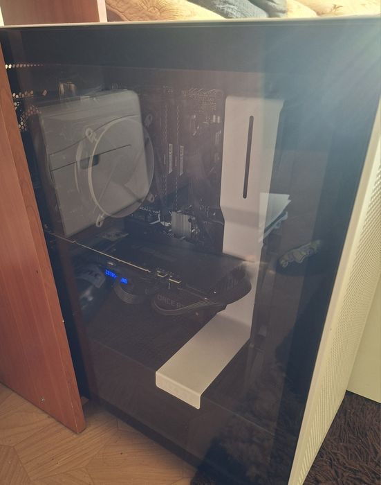 Calculator game vine împreună cu monitor alienware 24.5 360hz 4500lei