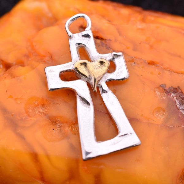 Сребърен кръст 925 със златни акценти и сърце | Скулптурно бижу