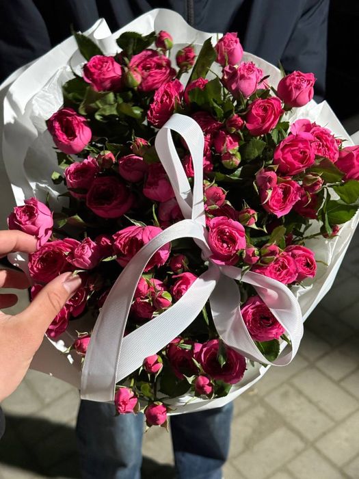 Букет кустовые розы свежий