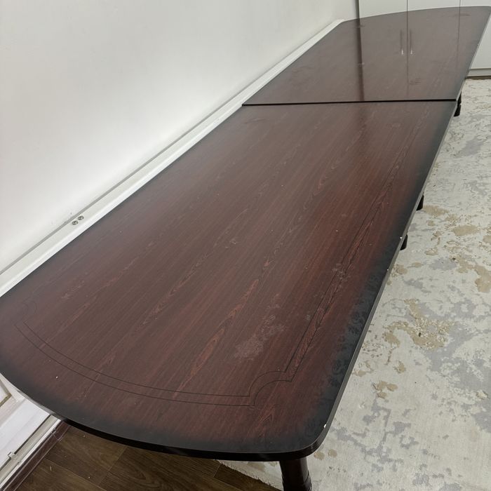 Продается стол 4/1.10