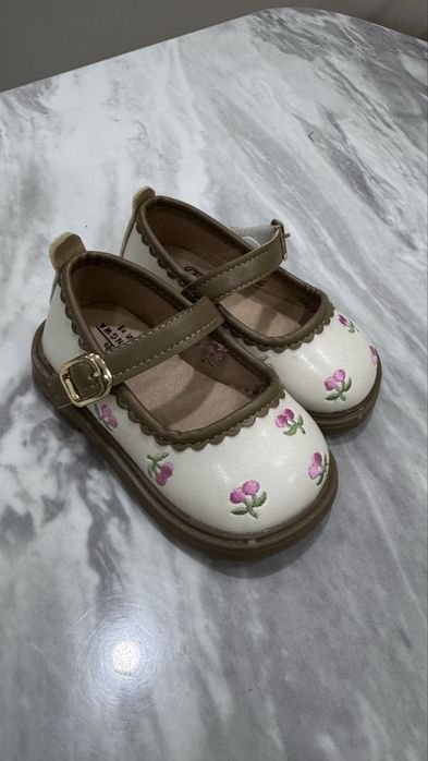 Сандали для девочек новые