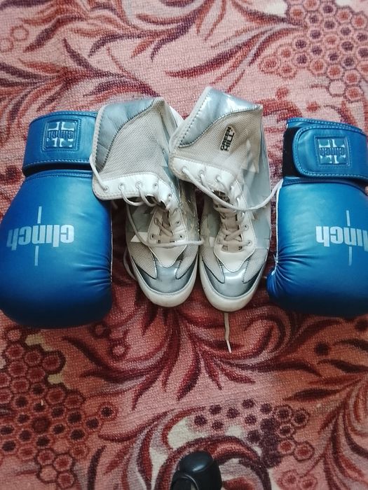 Продам баксерки с перчатками