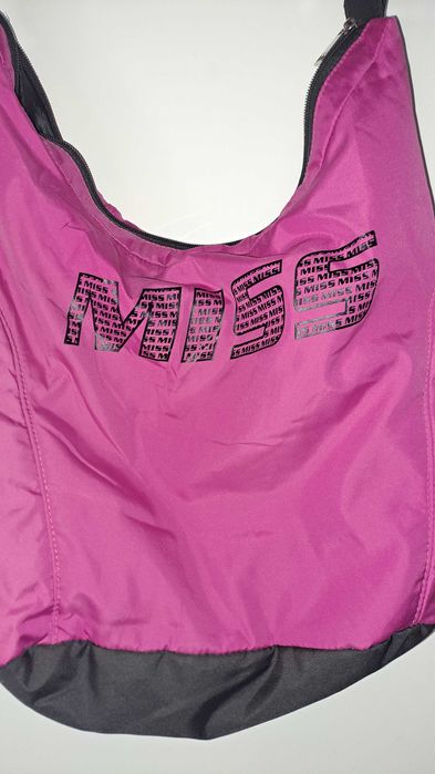 Спортна чанта с дълга дръжка