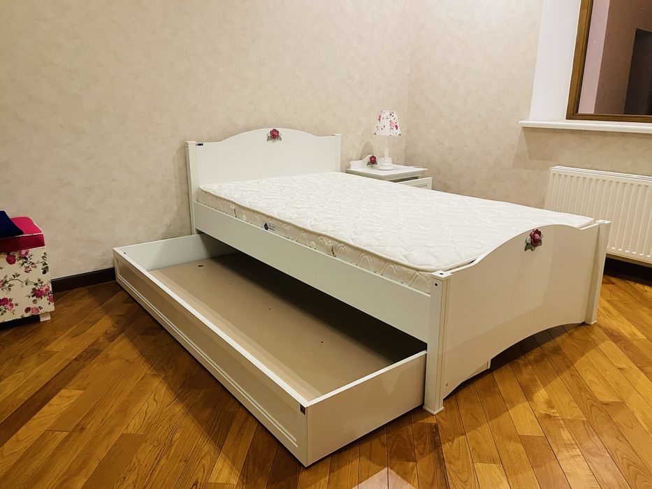 Продам детский гарнитур для девочки