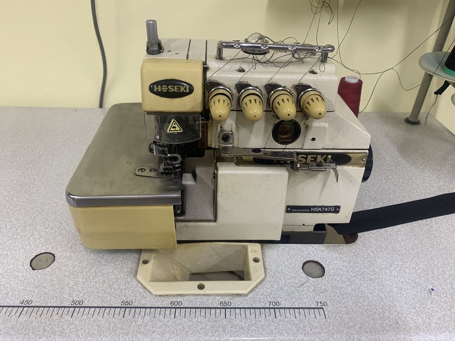 Швейная машина оверлок