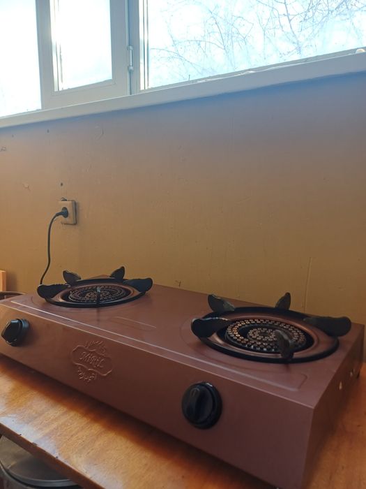 Продам газовую плиту