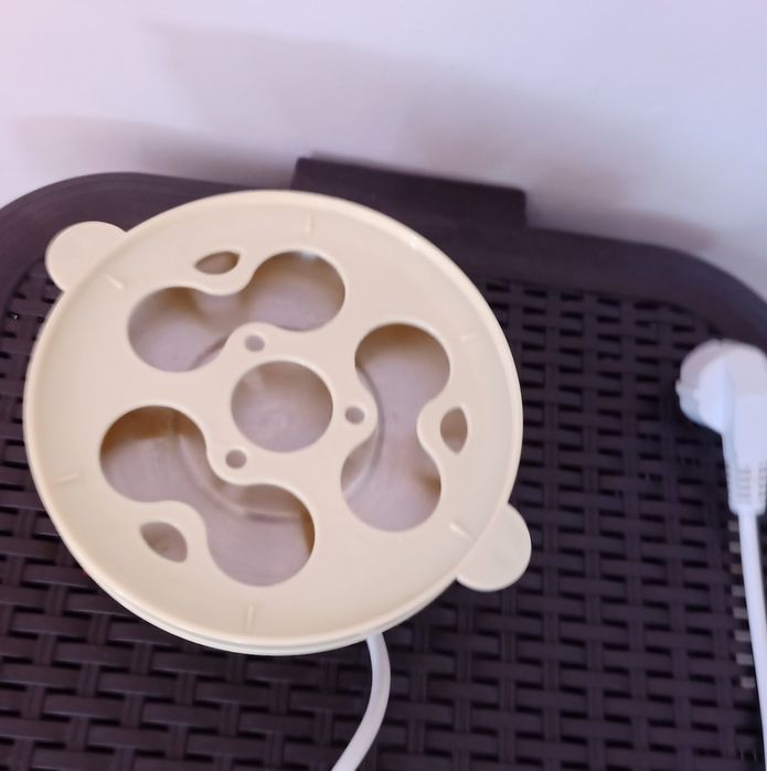 Fierbător 7 ouă baza din inox