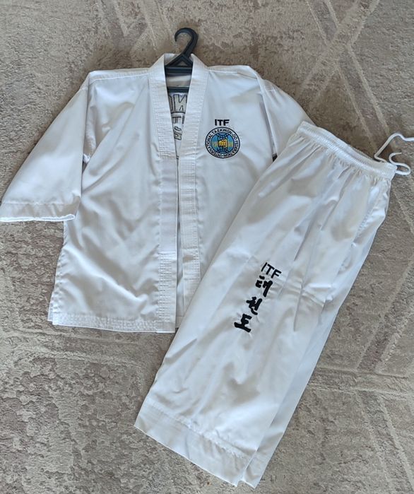 Продам кимоно для тхэквандо