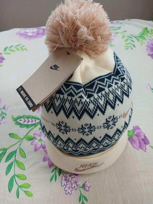 Шапка NIKE бренд спортивные привезли из Кореи, очень красиво