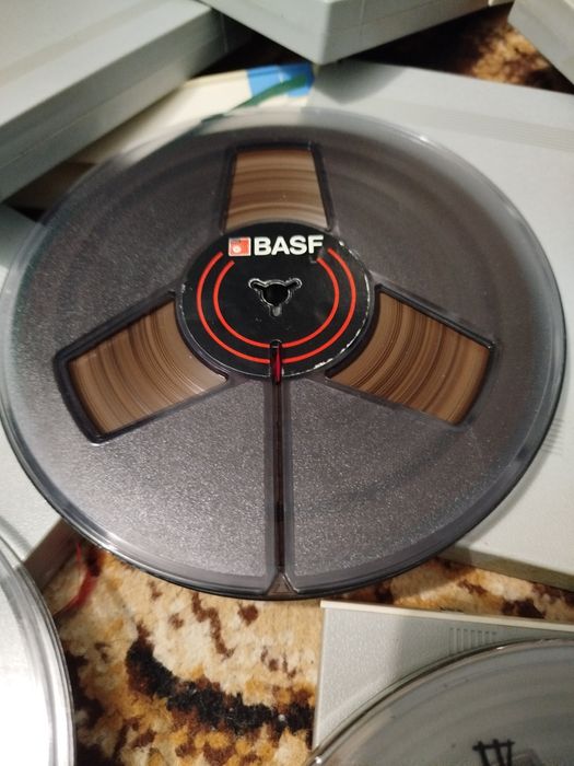 Lot  10 Benzi magnetofon Basf