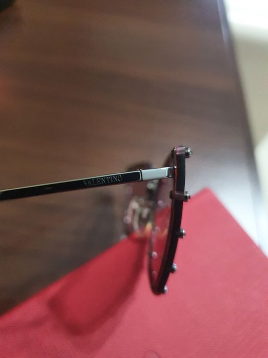Vand ochelari de soare Valentino