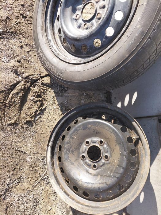 Продам резина с дисками на R16.