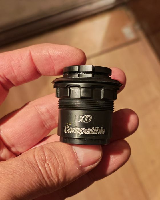 Pinioane 10- 52 t plus butuc Sram