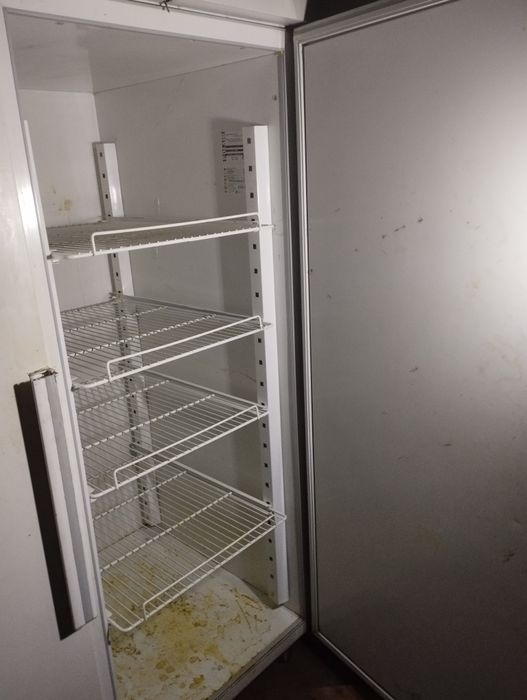 Холодильник большой