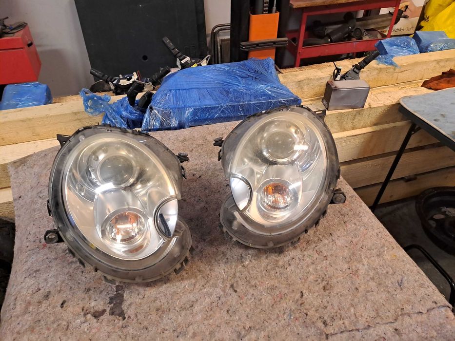 Far stanga dreapta Faruri Mini Cooper R56 Clubman cu Xenon