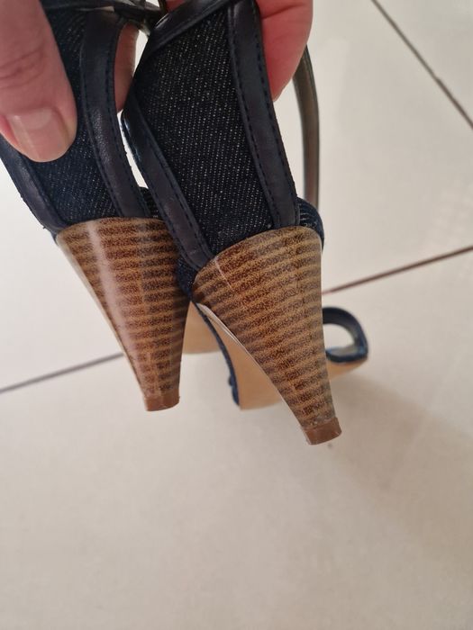 Sandale Stradivarius.