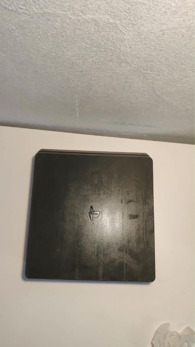 Sony PlayStation 4 Slim 1 TB — PS4