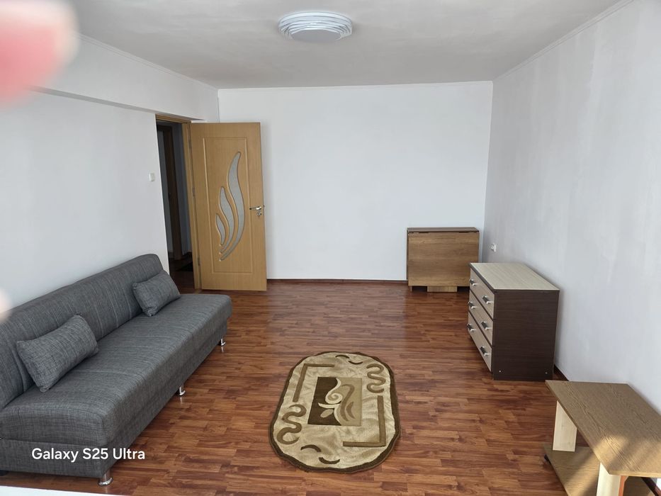 Apartament cu 3 camere de inchiriat