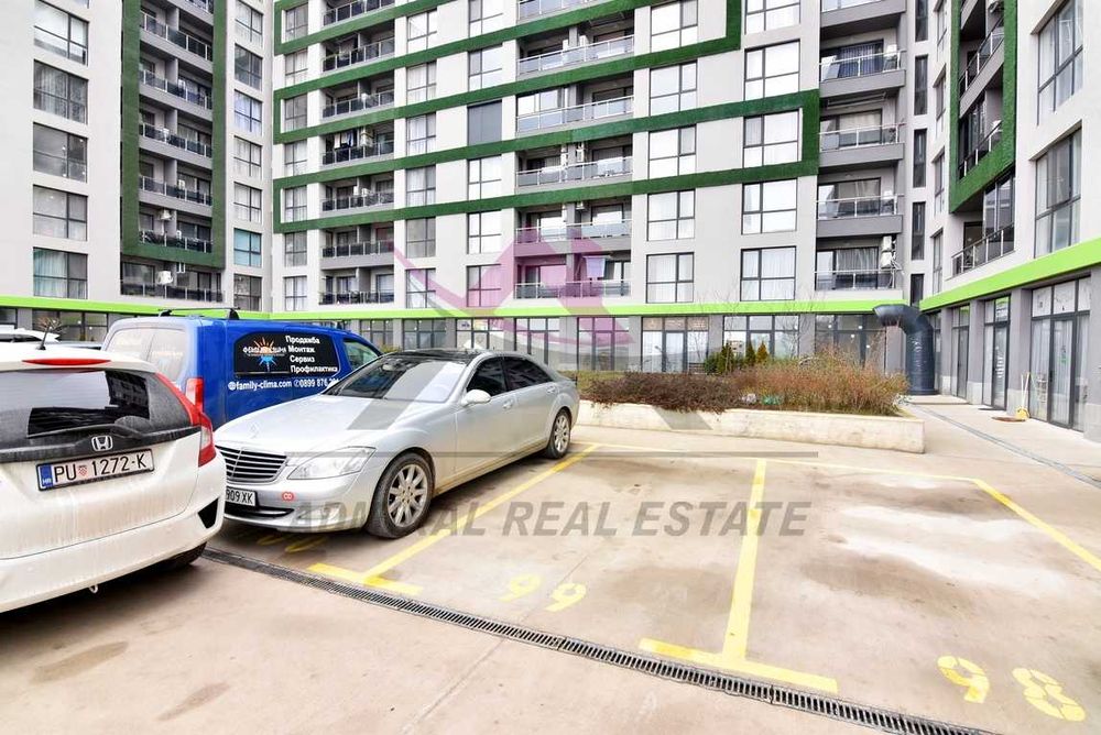 Два магазина - с две паркоместа -Кайсиева градина