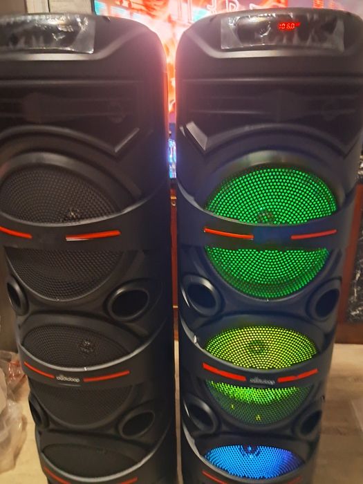 Продаю колонку.читает всё есть микрофон.