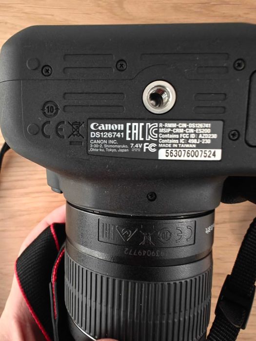 Фотоапарат Canon EOS 2000D + 2 обектива НОВ