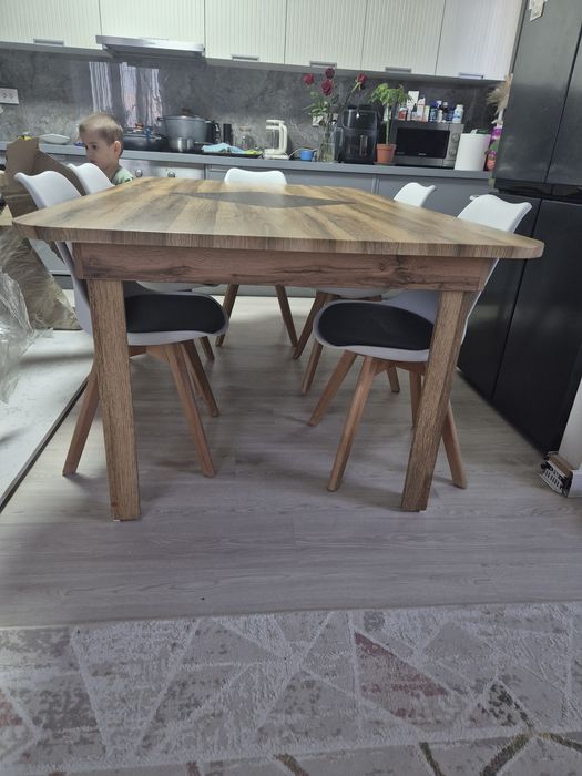 Продам стол кухонный