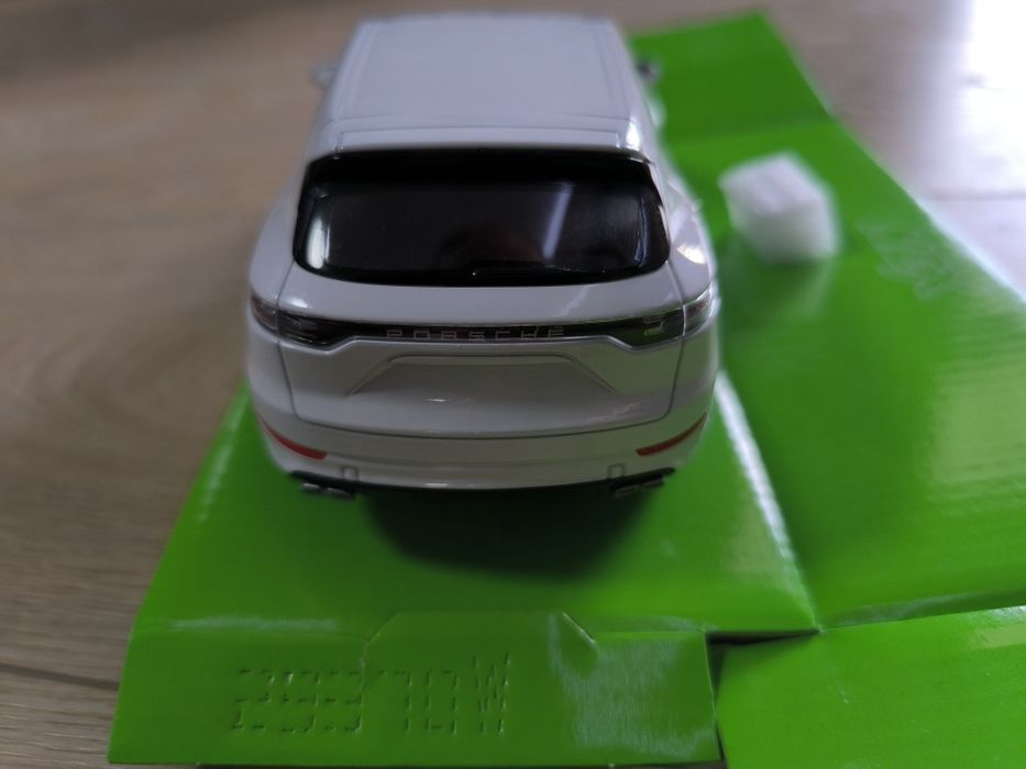 Метални коли в мащаб 1:24