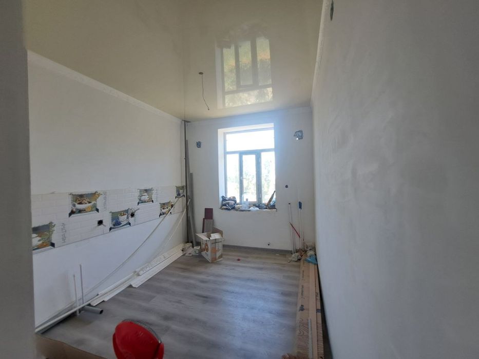 Hazoraspda yangi 4 qavatli doʻmni 2-etajida 2 xonali kvartira sotiladi