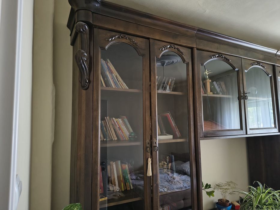 Biblioteca nuc masiv realizată la comandă