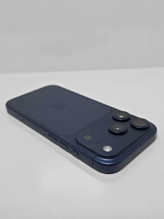 iPhone 17 Pro 256GB Deep Blue