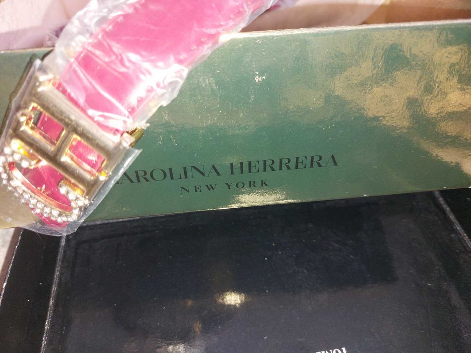 Curea rosie CH Carolina Herrera rosie NOUA