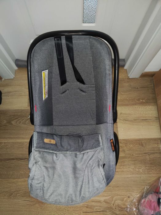 Cărucior bebeluș(landou+parte sport+scoica auto)