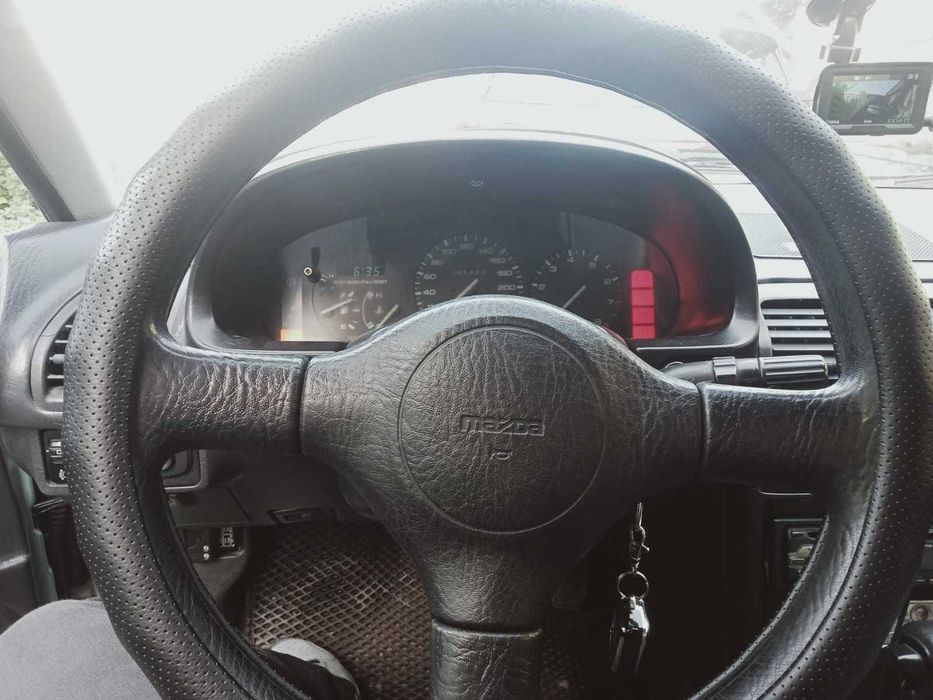 автомобиль мазда