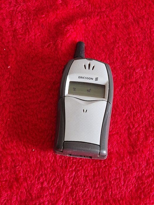 Telefon Sony Ericsson pentru colecție